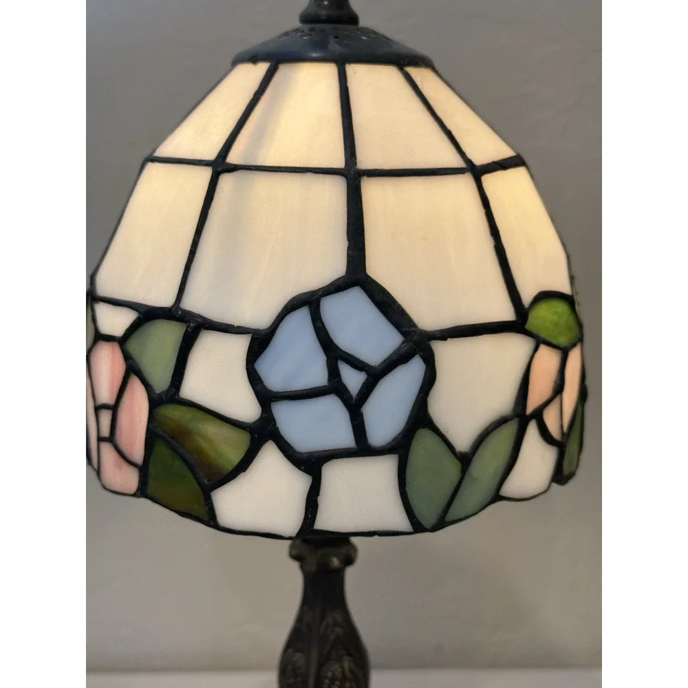Vintage Tiffany Style Accent Table Lamp Pink Blue Roses Stained Glass Flower 13